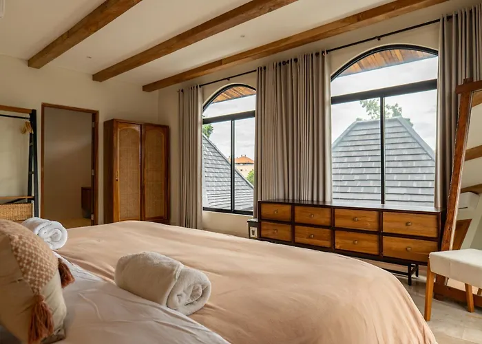 Villa Tuluscoliving 2, 4 Bedroom & 5 Bathroom Kuta Lombok